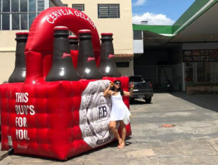 Réplica e Displays Infláveis - Engradado Budweiser