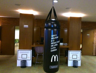 Réplica e Displays Infláveis - Saco de Pancadas MC Donald's